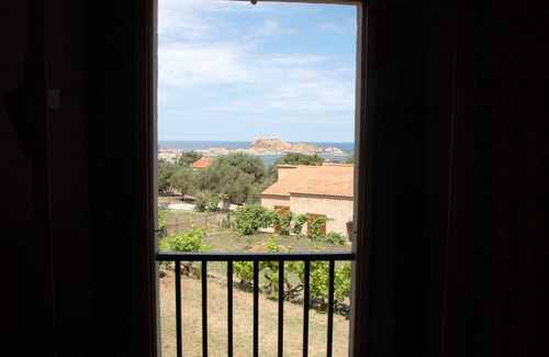 L'Ile-Rousse Villa | QUIET, COSY GARDEN-FLOOR STUDIO WITH SEA VIEW