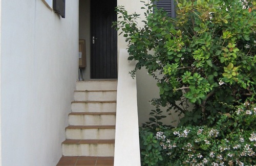 L'Ile-Rousse Villa | QUIET, COSY GARDEN-FLOOR STUDIO WITH SEA VIEW