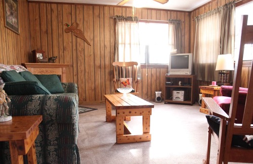 Hendersonville Cottage | Quiet Cottage In The Mountains