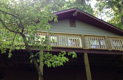 Hendersonville Cottage | Quiet Cottage In The Mountains