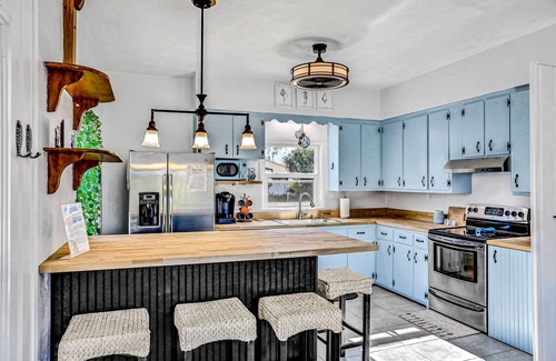 Edgewater House | Quiet cottage near public boat ramp with boat/RV parking, AC, & washer/dryer