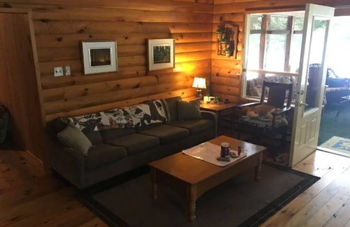 Catchacoma Cottage | Quiet Cottage on Catchacoma