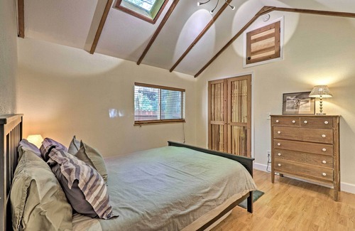 Rio Nido Cottage | Quiet Cottage w/ Redwood Forest Views & Deck!