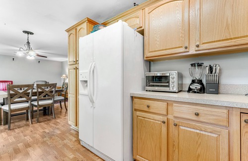 Newland House | Quiet cottage with deck & grill + resort pool, on-site golf, & tennis courts