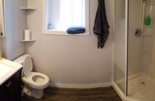 Vernon House | Quiet country-living, minutes from Downtown
