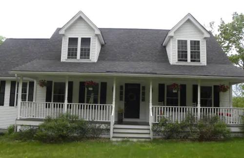 Hillsboro House | Quiet Country near lakes, trails, Hiking, Skiing and snowboarding