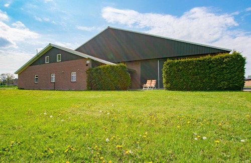 Valkenswaard House | Quiet country house with covered terrace