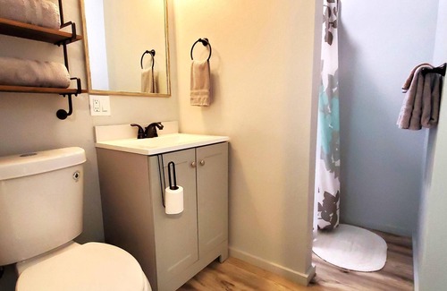 Eureka Springs Apartment | Quiet, country studio guest room with kitchenette