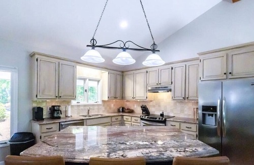 Westport Cottage | Quiet Cove +Lagoon Pool+ Private Dock + Boat Rental