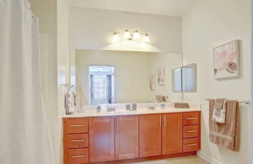 Norfolk - Virginia Beach Apartment | Quiet, Cozy, 2br/2ba centrally located VA Beach