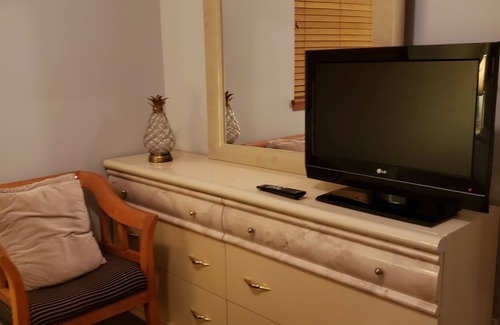 Lansing House | Quiet cozy home close to amenities