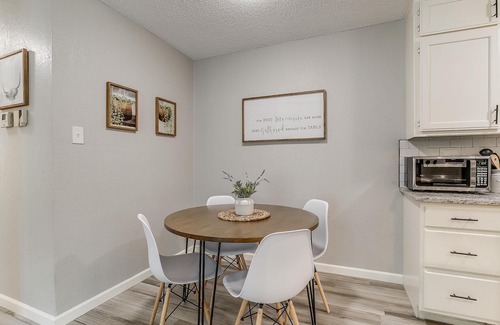 Westworth Village House | Quiet & Cozy Home - Ideal for Long Term Stays