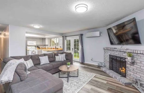 South Richland House | Quiet & Cozy South Richland Home
