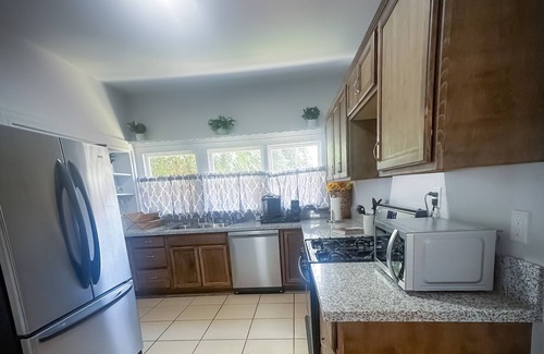 Oleander - Sunset House | Quiet Craftsman Style Home in historic neighborhood that sleeps 8