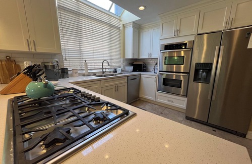 Santa Rosa House | Quiet Cul-de-sac Wine Country Home in Santa Rosa with AC, WiFi