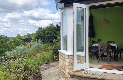 Inchbrook Cottage | Quiet Detached Cottage with Stunning Sunsets, 180 Views from all rooms & patio