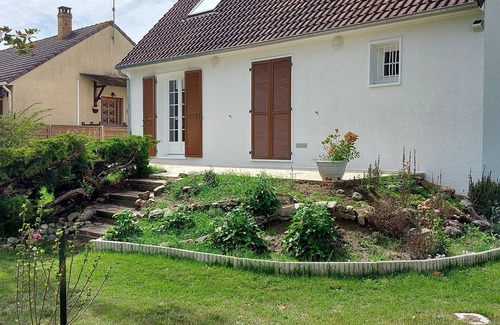 Milly-la-Foret House | Quiet detached house with large garden 10 minutes from Milly La Forêt's covered market