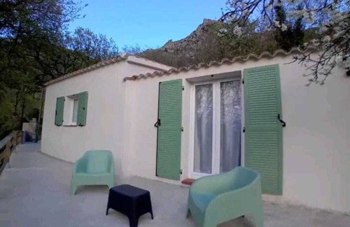Nessa House | Quiet, detached house, sleeps 3 or 4 if baby, pets welcome