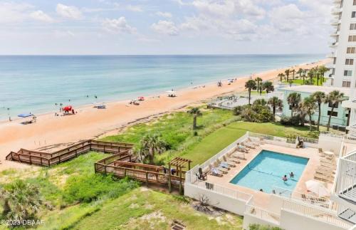 Seawinds Condo Apartment | Quiet direct oceanfront 2 bed 2 bath condo w/pool