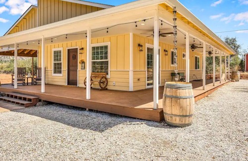 Hidden Valley Lake Cottage | Quiet dog-friendly cottage with private acreage
