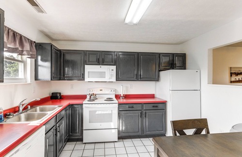 Dry Ridge House | Quiet Dry Ridge Home w/Yard - Near Ark Encounter!