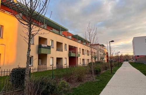 Bois-d'Arcy Apartment | Quiet, elegant studio 18 minutes from Versailles - Comfort guaranteed!