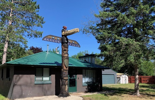 Barton City House | Quiet end of the road Lodge that boarders the Huron National forest