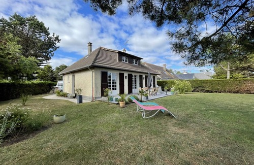 Saint-Pair-sur-Mer House | Quiet Escape: Cozy Beach House with Terrace, Sleeps 8