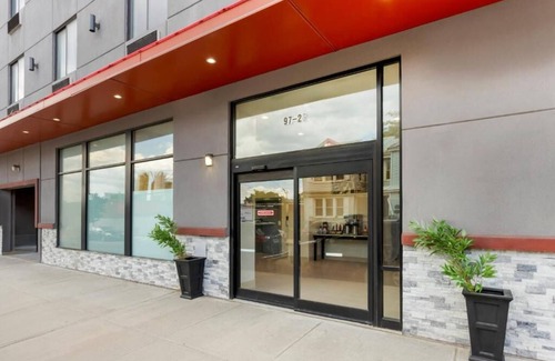 Queens House | Quiet Escape: Relaxing Room | Steps Away from Jamaica Station