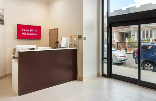 Queens House | Quiet Escape: Relaxing Room | Steps Away from Jamaica Station