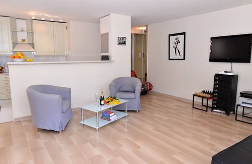 Cap-d'Antibes Apartment | Quiet, exclusive and charming flat up to 5 people close to the beach - WIFI, AC