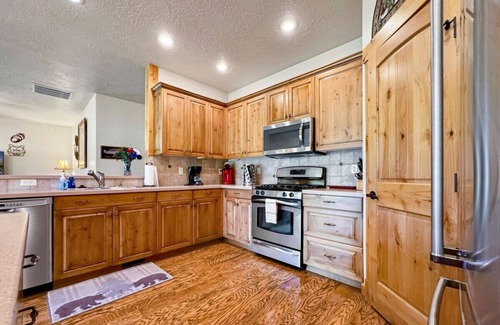 McCall House | Quiet Fairway Escape | Hot Tub + McCall Golf Course