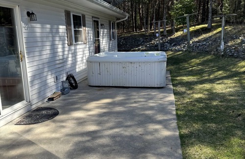 Fairview House | Quiet, Family Friendly, Up North Stay