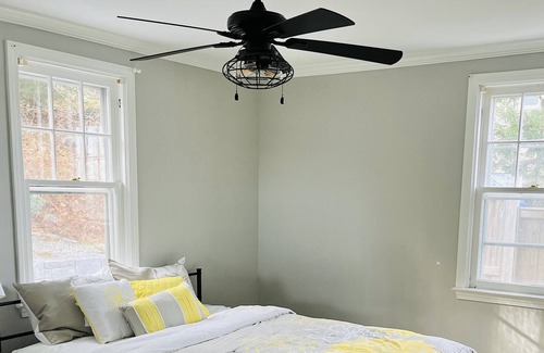 Danbury House | ★ Quiet Family Lake Escape