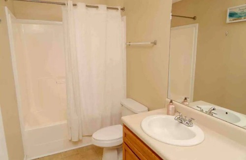 Valdosta Apartment | Quiet Family Sized Duplex in a Quiet Subdivisionn20 minutes from Wild Adventures