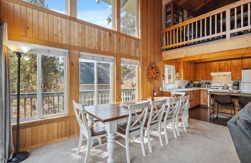 Fawnskin Cabin | Quiet Fawnskin Cabin - Onsite sledding hill for families