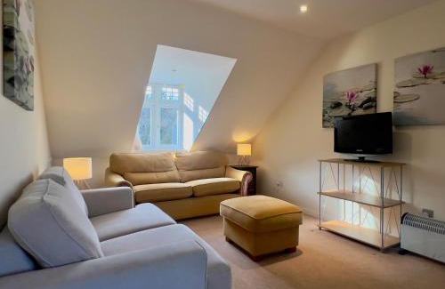 Darwin Apartment | Quiet Flat near Biggin Hill Airport Parking 1 Bed