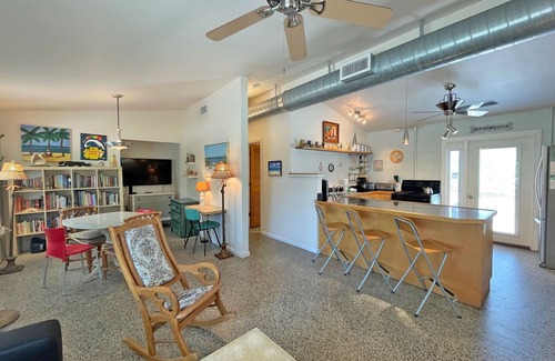 Pensacola Beach House | Quiet Florida-style Cottage w/Modern Conveniences. Doggies Welcome