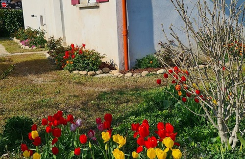 Le Grand-Lemps House | Quiet, flower-filled house in the countryside, good location, easy access