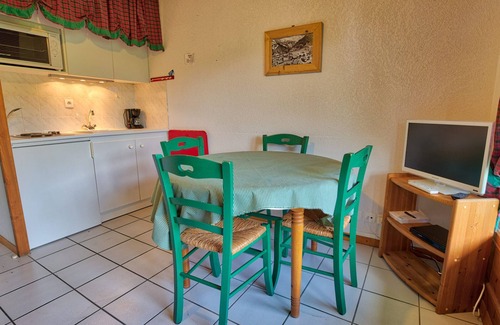 Notre-Dame-de-Bellecombe Apartment | Quiet apartment for 4, south balcony, covered parking