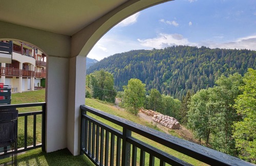 Notre-Dame-de-Bellecombe Apartment | Quiet apartment for 4, south balcony, covered parking