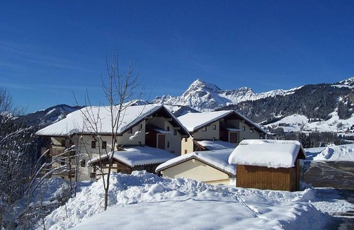 Notre-Dame-de-Bellecombe Apartment | Quiet apartment for 4, south balcony, covered parking