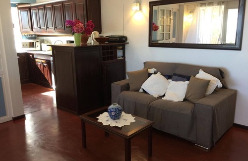 Piton Saint-Leu Villa | Quiet, garden, sea view. 2 independent accommodations (2 and 4 people)