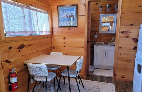 Wilder Cottage | Quiet Get-a-Way Cottage at The Retriever Retreat