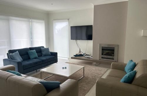 Encounter Bay House | Quiet Getaway Only Minutes to Beach