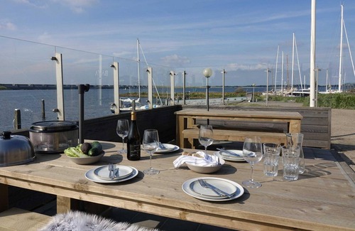 Stellendam House | Quiet ground-floor apartment on the land side with a bunk bed.