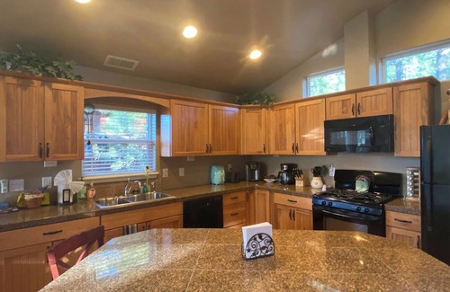 Kachina Village Cabin | Quiet Group Retreat Foosball 2 Living Rooms Forest Porches + Dining