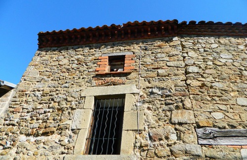 Saint-Jean-en-Val House | Quiet hamlet house in the puy de dôme