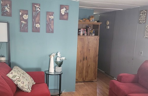 Ward County House | Quiet home 10 min from shopping