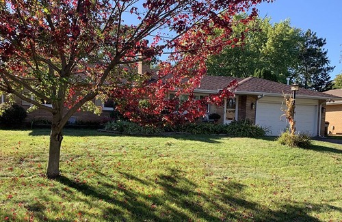 Maplewood House | Quiet Home near paths and parks